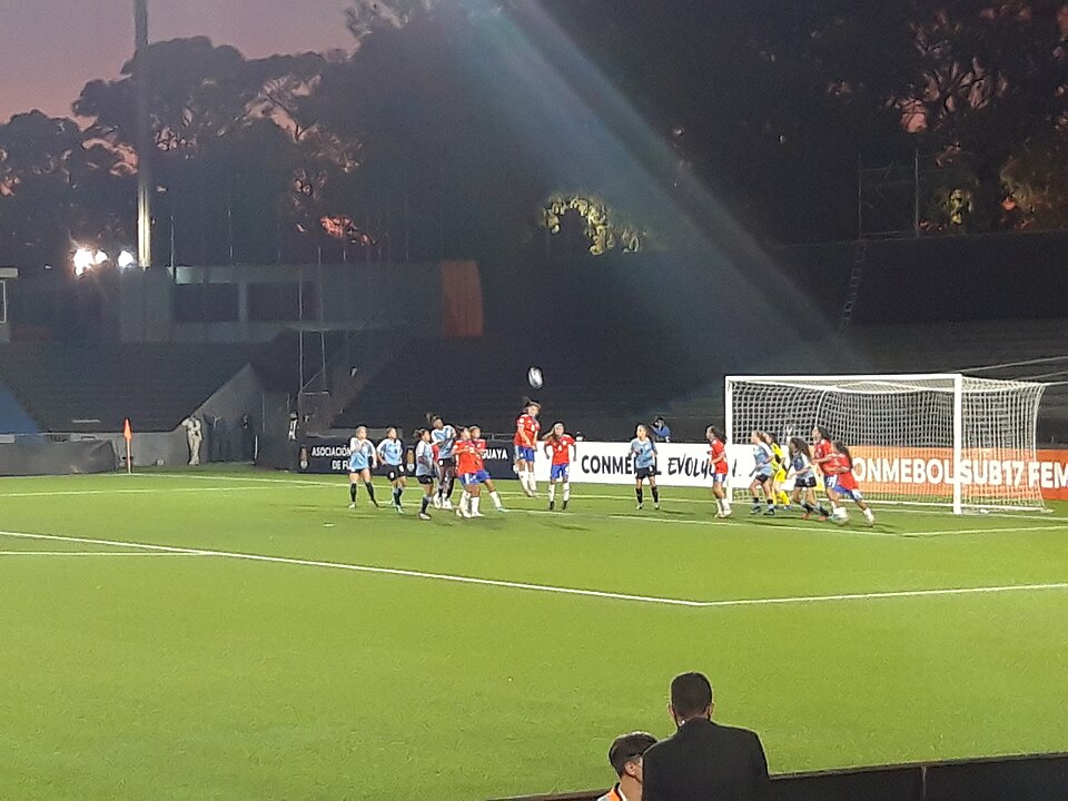 Vista táctica de un partido de fútbol profesional